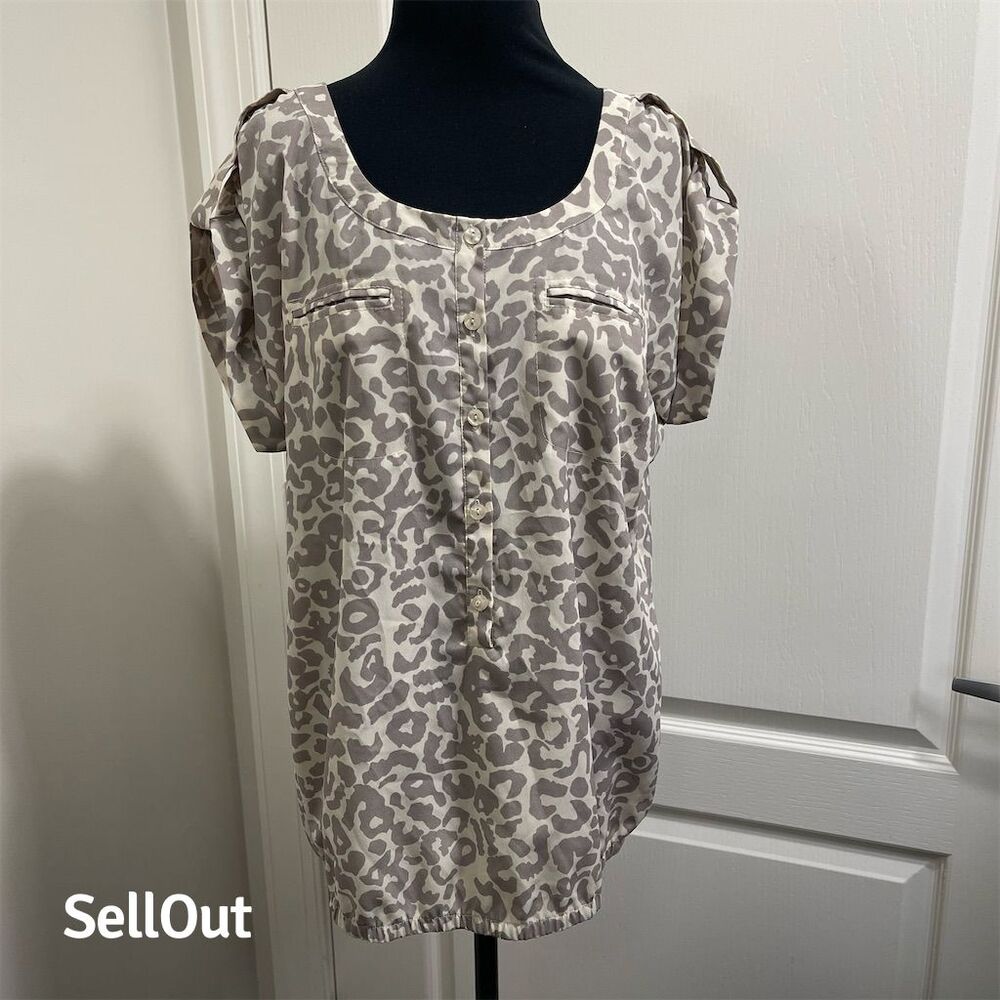 LOFT Women's M Gray Animal Print Blouse Scoop Neck Short Sleeve Casual